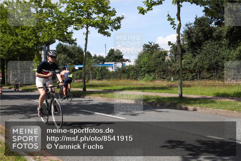 10.08.2025 - GEWOBA Citytriathlon Bremen Yannick Fuchs http://msf.ph/oto/8541915 10.08.2025 14:30:34 Radfahren 8, 12, 33, 107, 178, 328, 329, 338, 341, 345, 347, 356, 361, 381, 399, 409, 410, 416, 461, 492 meine-sportfotos.de