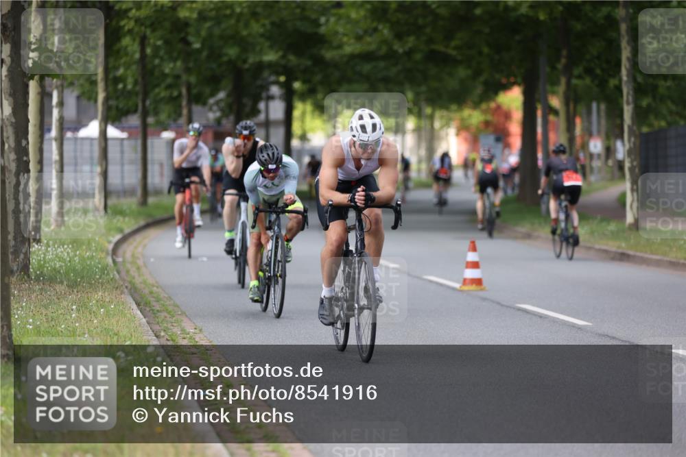 10.08.2025 - GEWOBA Citytriathlon Bremen Yannick Fuchs http://msf.ph/oto/8541916 10.08.2025 12:47:07 Radfahren 573, 583, 622, 640, 659, 675, 733, 751, 760, 769, 875, 960, 968, 1013 meine-sportfotos.de