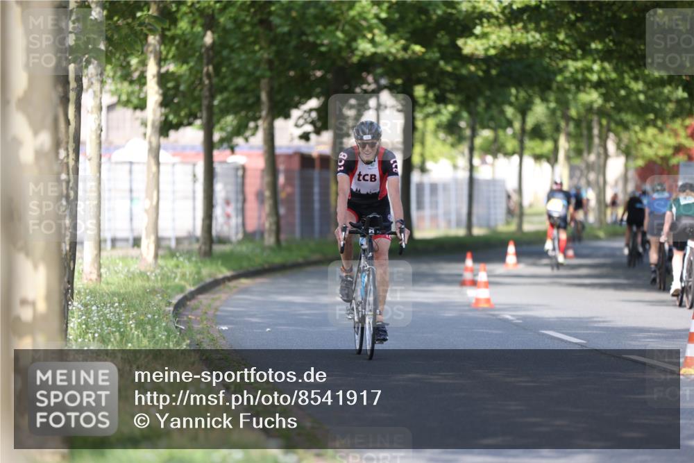 10.08.2025 - GEWOBA Citytriathlon Bremen Yannick Fuchs http://msf.ph/oto/8541917 10.08.2025 10:38:50 Radfahren 31, 63, 119, 163, 417, 429, 443, 498, 506 meine-sportfotos.de