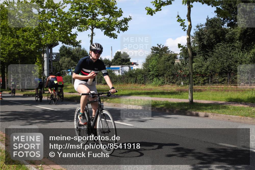 10.08.2025 - GEWOBA Citytriathlon Bremen Yannick Fuchs http://msf.ph/oto/8541918 10.08.2025 14:30:34 Radfahren 8, 12, 33, 107, 178, 328, 329, 338, 341, 345, 347, 356, 361, 381, 399, 409, 410, 416, 461, 492 meine-sportfotos.de