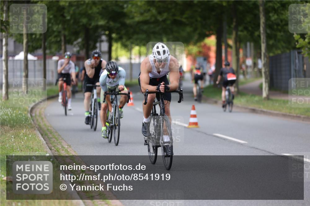 10.08.2025 - GEWOBA Citytriathlon Bremen Yannick Fuchs http://msf.ph/oto/8541919 10.08.2025 12:47:07 Radfahren 573, 583, 622, 640, 659, 675, 733, 751, 760, 769, 875, 960, 968, 1013 meine-sportfotos.de