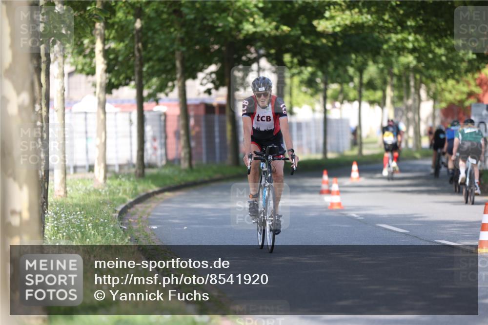 10.08.2025 - GEWOBA Citytriathlon Bremen Yannick Fuchs http://msf.ph/oto/8541920 10.08.2025 10:38:50 Radfahren 31, 63, 119, 163, 417, 429, 443, 498, 506 meine-sportfotos.de