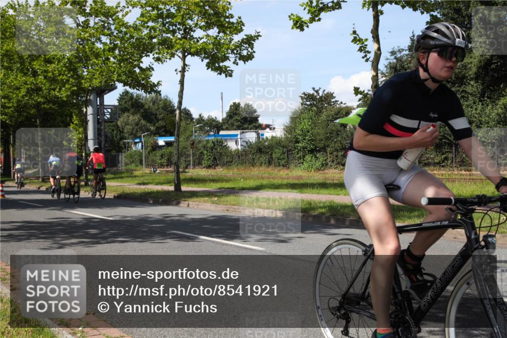 10.08.2025 - GEWOBA Citytriathlon Bremen Yannick Fuchs http://msf.ph/oto/8541921 10.08.2025 14:30:34 Radfahren 8, 12, 33, 107, 178, 328, 329, 338, 341, 345, 347, 356, 361, 381, 399, 409, 410, 416, 461, 492 meine-sportfotos.de