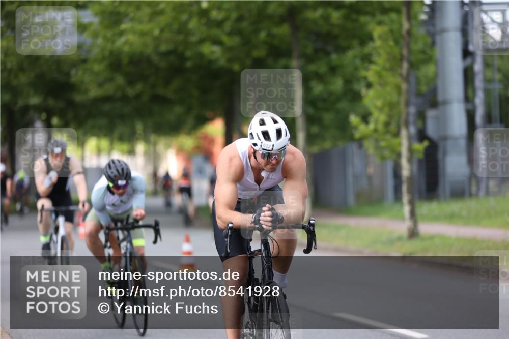 10.08.2025 - GEWOBA Citytriathlon Bremen Yannick Fuchs http://msf.ph/oto/8541928 10.08.2025 12:47:08 Radfahren 573, 583, 622, 640, 659, 675, 733, 751, 760, 769, 792, 875, 960, 968, 981, 1013 meine-sportfotos.de