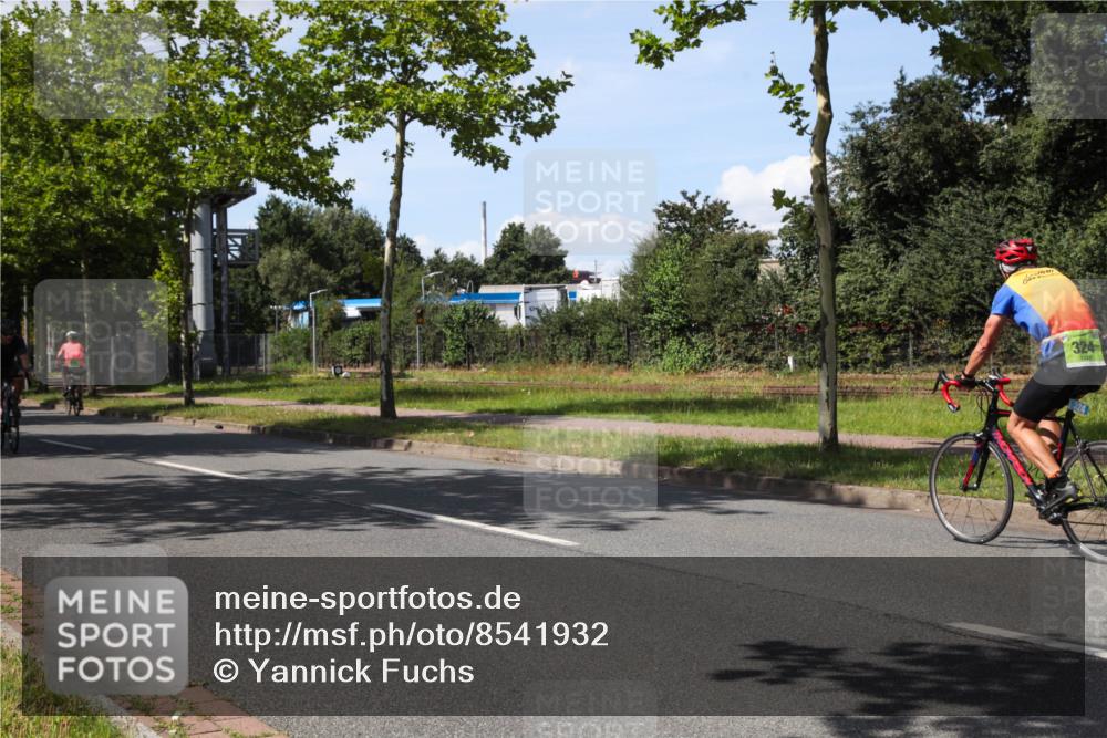 10.08.2025 - GEWOBA Citytriathlon Bremen Yannick Fuchs http://msf.ph/oto/8541932 10.08.2025 14:30:36 Radfahren 8, 12, 33, 107, 178, 328, 329, 338, 341, 345, 347, 356, 361, 381, 399, 409, 416, 461, 492 meine-sportfotos.de