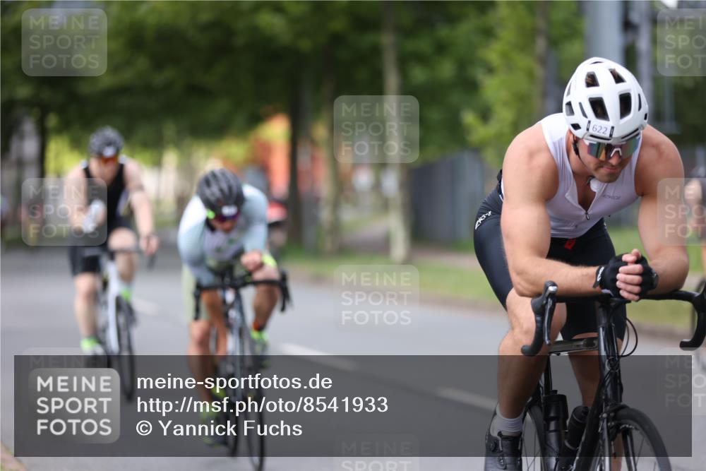 10.08.2025 - GEWOBA Citytriathlon Bremen Yannick Fuchs http://msf.ph/oto/8541933 10.08.2025 12:47:08 Radfahren 573, 583, 622, 640, 659, 675, 733, 751, 760, 769, 792, 875, 960, 968, 981, 1013 meine-sportfotos.de