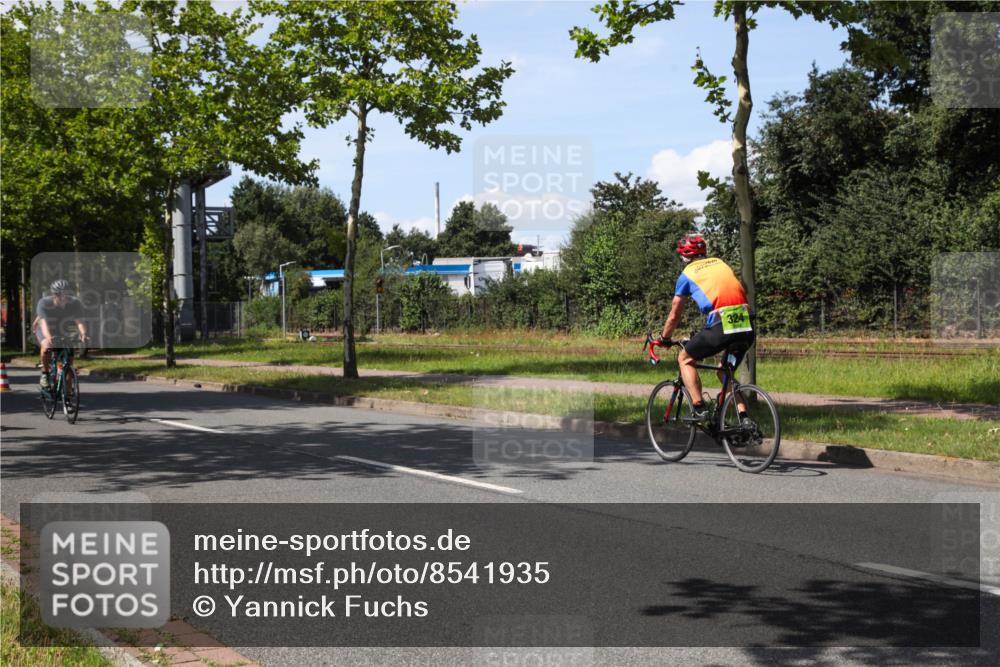 10.08.2025 - GEWOBA Citytriathlon Bremen Yannick Fuchs http://msf.ph/oto/8541935 10.08.2025 14:30:36 Radfahren 8, 12, 33, 107, 178, 328, 329, 338, 341, 345, 347, 356, 361, 381, 399, 409, 416, 461, 492 meine-sportfotos.de