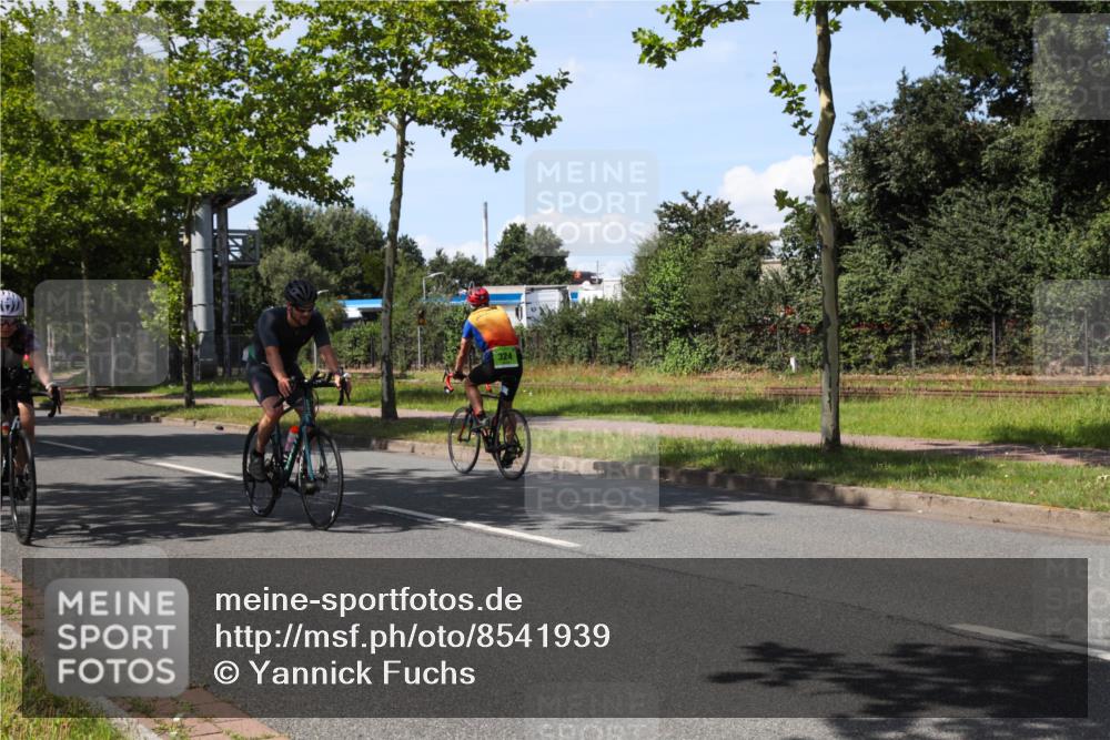 10.08.2025 - GEWOBA Citytriathlon Bremen Yannick Fuchs http://msf.ph/oto/8541939 10.08.2025 14:30:37 Radfahren 8, 12, 33, 107, 178, 328, 329, 338, 341, 345, 347, 356, 381, 399, 409, 416, 461, 492 meine-sportfotos.de