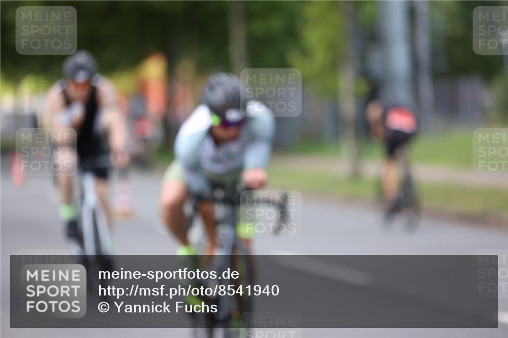 10.08.2025 - GEWOBA Citytriathlon Bremen Yannick Fuchs http://msf.ph/oto/8541940 10.08.2025 12:47:09 Radfahren 573, 583, 622, 640, 659, 675, 733, 751, 760, 769, 792, 875, 960, 968, 981, 1013 meine-sportfotos.de
