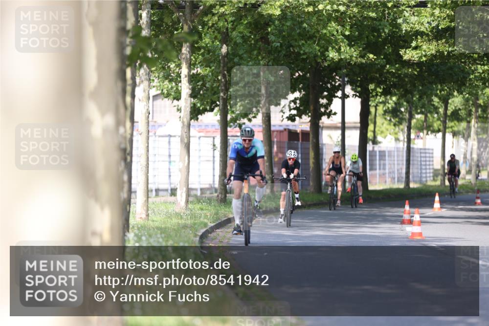 10.08.2025 - GEWOBA Citytriathlon Bremen Yannick Fuchs http://msf.ph/oto/8541942 10.08.2025 10:39:00 Radfahren 111, 113, 119, 417, 472, 498, 499, 506 meine-sportfotos.de