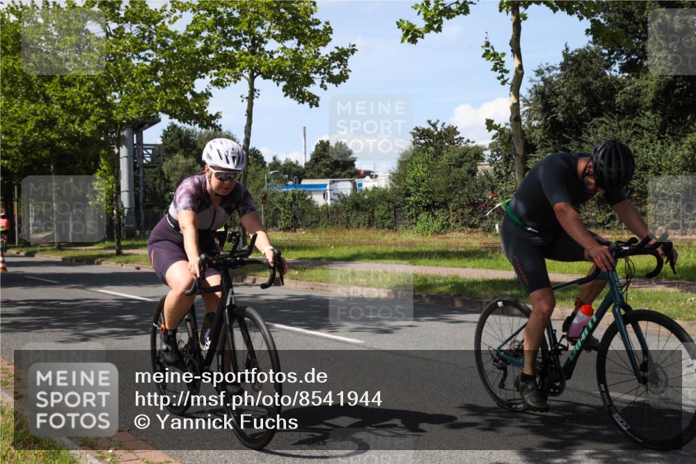 10.08.2025 - GEWOBA Citytriathlon Bremen Yannick Fuchs http://msf.ph/oto/8541944 10.08.2025 14:30:38 Radfahren 8, 12, 33, 107, 178, 328, 329, 338, 341, 345, 347, 356, 381, 399, 409, 416, 461, 492 meine-sportfotos.de