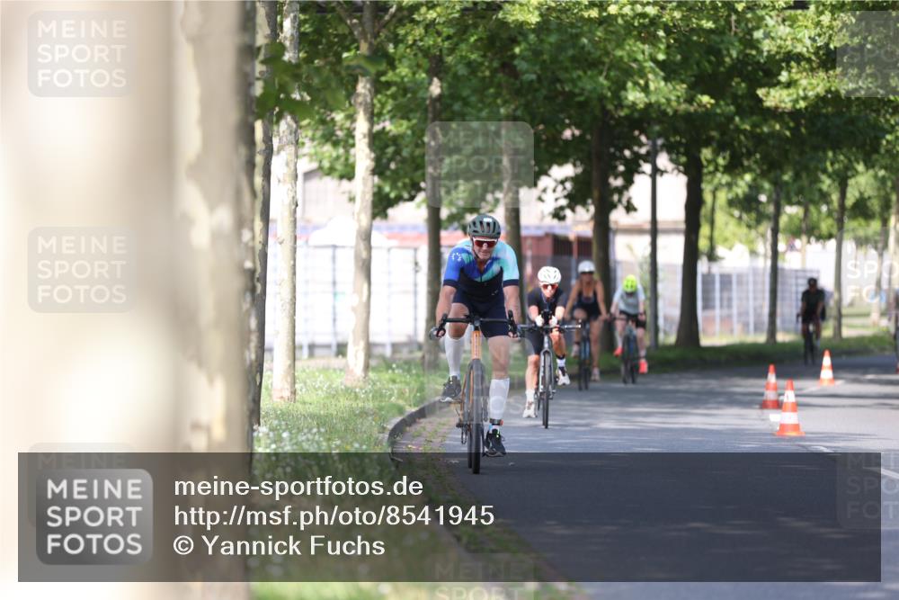 10.08.2025 - GEWOBA Citytriathlon Bremen Yannick Fuchs http://msf.ph/oto/8541945 10.08.2025 10:39:00 Radfahren 111, 113, 119, 417, 472, 498, 499, 506 meine-sportfotos.de