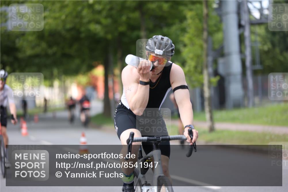 10.08.2025 - GEWOBA Citytriathlon Bremen Yannick Fuchs http://msf.ph/oto/8541947 10.08.2025 12:47:09 Radfahren 573, 583, 622, 640, 659, 675, 733, 751, 760, 769, 792, 875, 960, 968, 981, 1013 meine-sportfotos.de