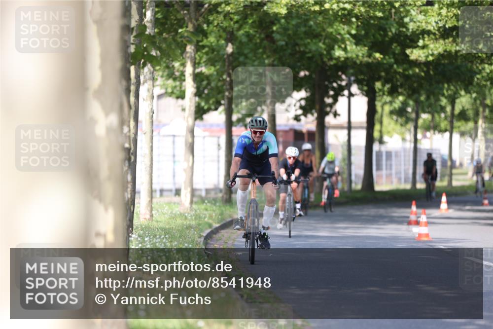 10.08.2025 - GEWOBA Citytriathlon Bremen Yannick Fuchs http://msf.ph/oto/8541948 10.08.2025 10:39:00 Radfahren 111, 113, 119, 417, 472, 498, 499, 506 meine-sportfotos.de