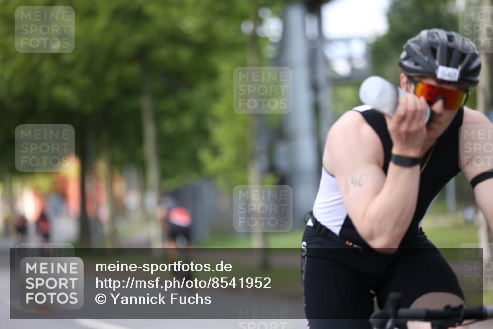 10.08.2025 - GEWOBA Citytriathlon Bremen Yannick Fuchs http://msf.ph/oto/8541952 10.08.2025 12:47:10 Radfahren 573, 583, 622, 640, 645, 659, 675, 733, 751, 760, 769, 792, 875, 960, 968, 981, 1013 meine-sportfotos.de