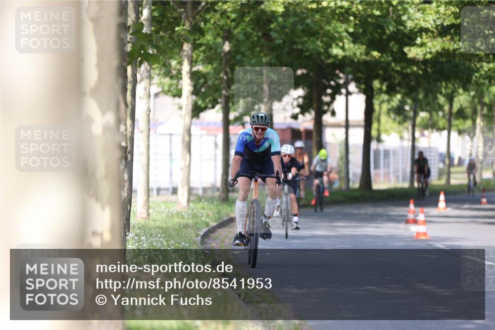 10.08.2025 - GEWOBA Citytriathlon Bremen Yannick Fuchs http://msf.ph/oto/8541953 10.08.2025 10:39:01 Radfahren 111, 113, 119, 417, 472, 498, 499, 506 meine-sportfotos.de