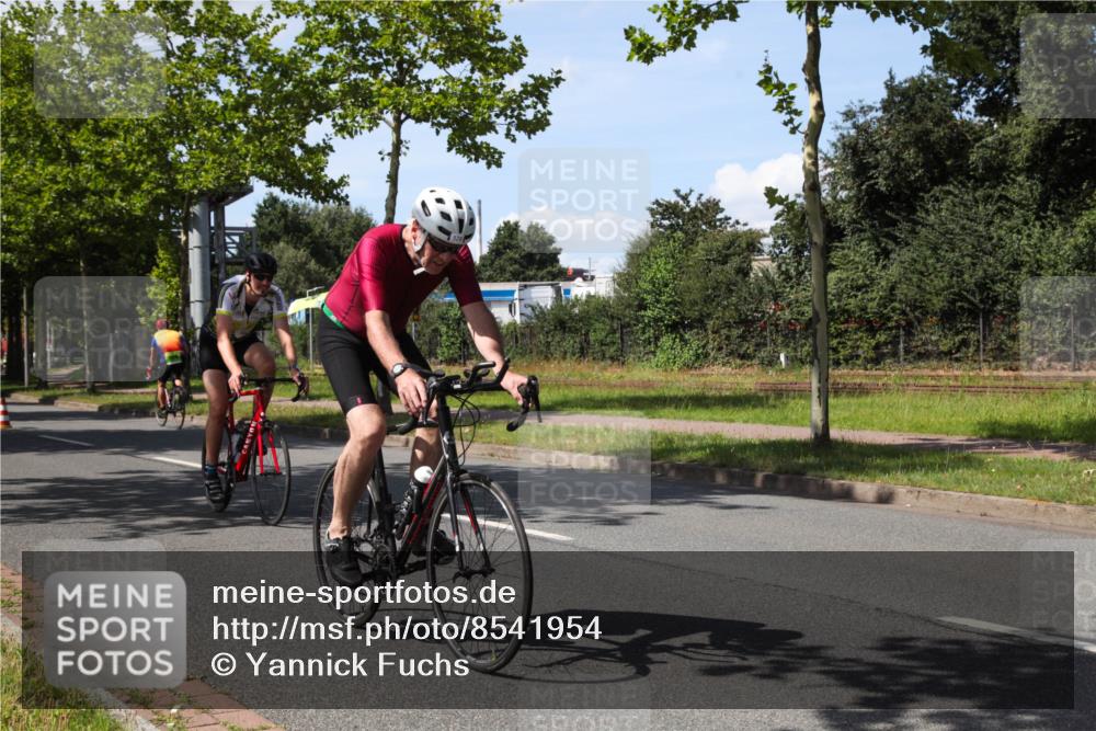 10.08.2025 - GEWOBA Citytriathlon Bremen Yannick Fuchs http://msf.ph/oto/8541954 10.08.2025 14:30:39 Radfahren 8, 12, 33, 107, 178, 328, 341, 345, 347, 356, 381, 399, 409, 416, 461, 492, 504 meine-sportfotos.de