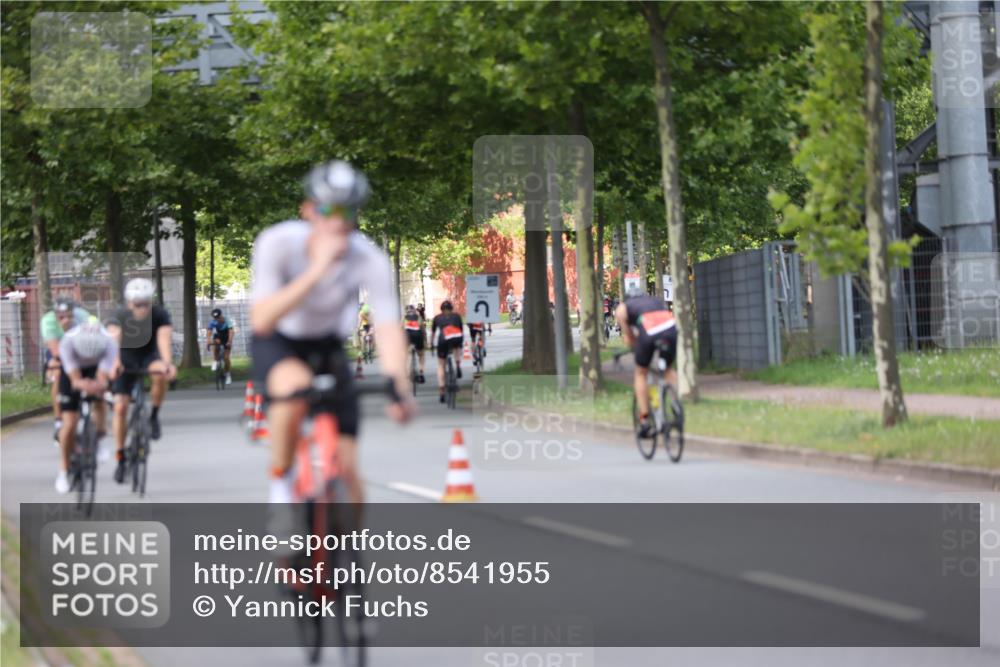 10.08.2025 - GEWOBA Citytriathlon Bremen Yannick Fuchs http://msf.ph/oto/8541955 10.08.2025 12:47:10 Radfahren 573, 583, 622, 640, 645, 659, 675, 733, 751, 760, 769, 792, 875, 960, 968, 981, 1013 meine-sportfotos.de