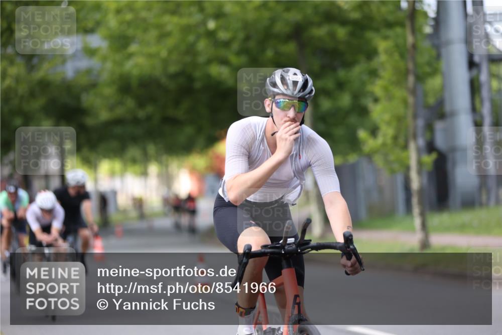 10.08.2025 - GEWOBA Citytriathlon Bremen Yannick Fuchs http://msf.ph/oto/8541966 10.08.2025 12:47:10 Radfahren 573, 583, 622, 640, 645, 659, 675, 733, 751, 760, 769, 792, 875, 960, 968, 981, 1013 meine-sportfotos.de