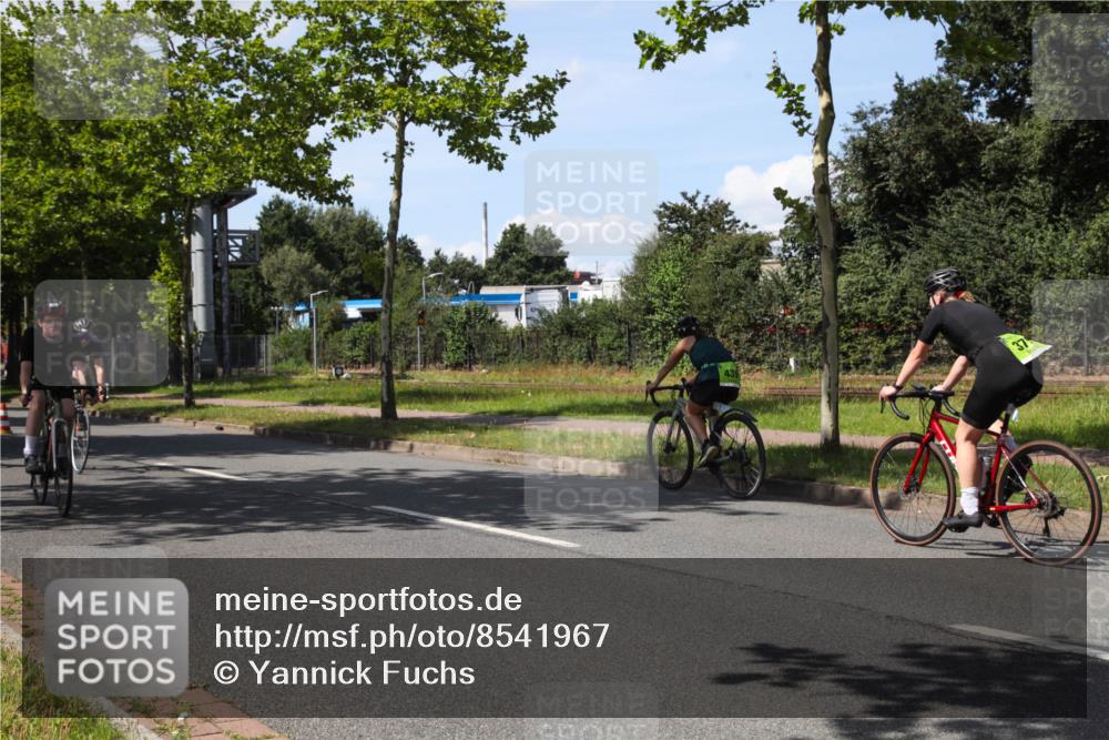 10.08.2025 - GEWOBA Citytriathlon Bremen Yannick Fuchs http://msf.ph/oto/8541967 10.08.2025 14:30:40 Radfahren 8, 12, 107, 178, 328, 341, 345, 347, 356, 381, 399, 409, 416, 461, 492, 504 meine-sportfotos.de