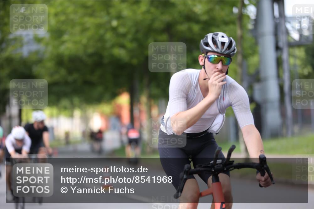 10.08.2025 - GEWOBA Citytriathlon Bremen Yannick Fuchs http://msf.ph/oto/8541968 10.08.2025 12:47:11 Radfahren 573, 583, 622, 640, 645, 659, 675, 733, 751, 760, 769, 792, 875, 960, 981, 1013 meine-sportfotos.de