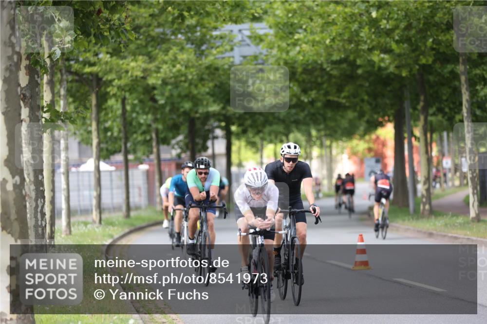 10.08.2025 - GEWOBA Citytriathlon Bremen Yannick Fuchs http://msf.ph/oto/8541973 10.08.2025 12:47:11 Radfahren 573, 583, 622, 640, 645, 659, 675, 733, 751, 760, 769, 792, 875, 960, 981, 1013 meine-sportfotos.de