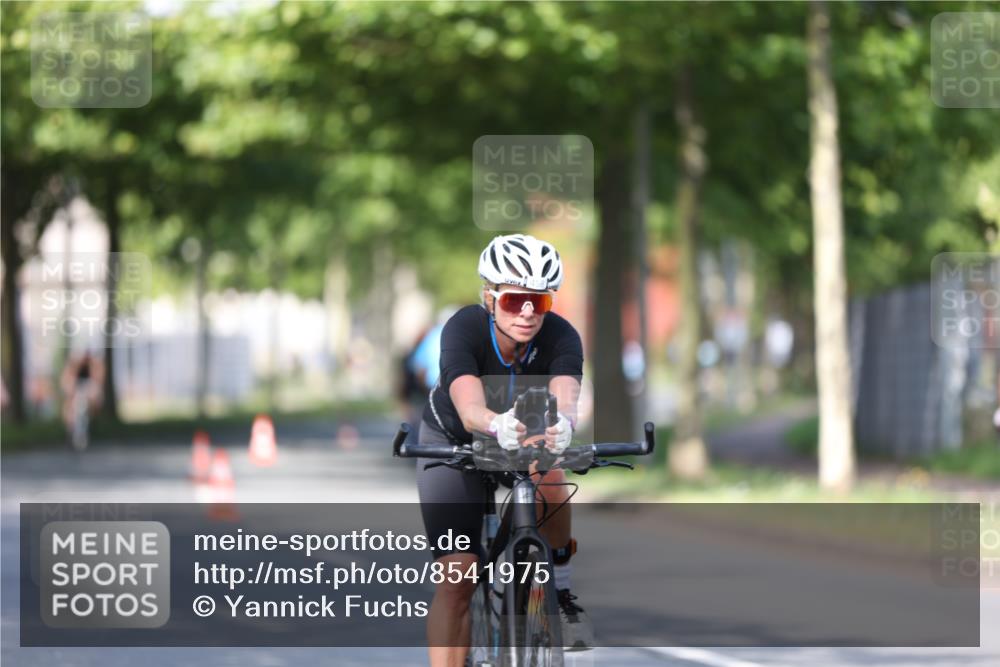 10.08.2025 - GEWOBA Citytriathlon Bremen Yannick Fuchs http://msf.ph/oto/8541975 10.08.2025 10:39:04 Radfahren 35, 111, 113, 215, 417, 472, 498, 499 meine-sportfotos.de