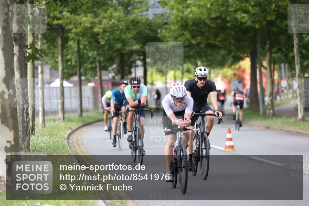 10.08.2025 - GEWOBA Citytriathlon Bremen Yannick Fuchs http://msf.ph/oto/8541976 10.08.2025 12:47:11 Radfahren 573, 583, 622, 640, 645, 659, 675, 733, 751, 760, 769, 792, 875, 960, 981, 1013 meine-sportfotos.de