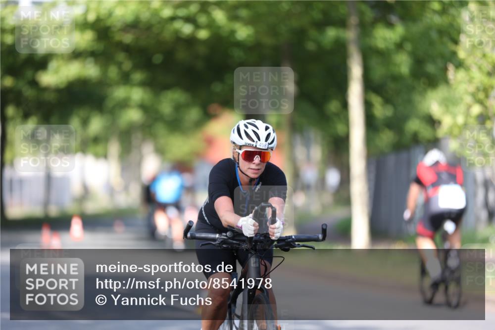 10.08.2025 - GEWOBA Citytriathlon Bremen Yannick Fuchs http://msf.ph/oto/8541978 10.08.2025 10:39:04 Radfahren 35, 111, 113, 215, 417, 472, 498, 499 meine-sportfotos.de