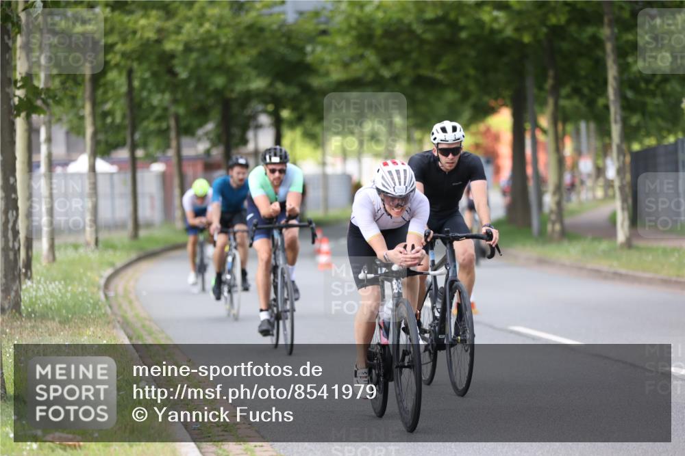 10.08.2025 - GEWOBA Citytriathlon Bremen Yannick Fuchs http://msf.ph/oto/8541979 10.08.2025 12:47:11 Radfahren 573, 583, 622, 640, 645, 659, 675, 733, 751, 760, 769, 792, 875, 960, 981, 1013 meine-sportfotos.de