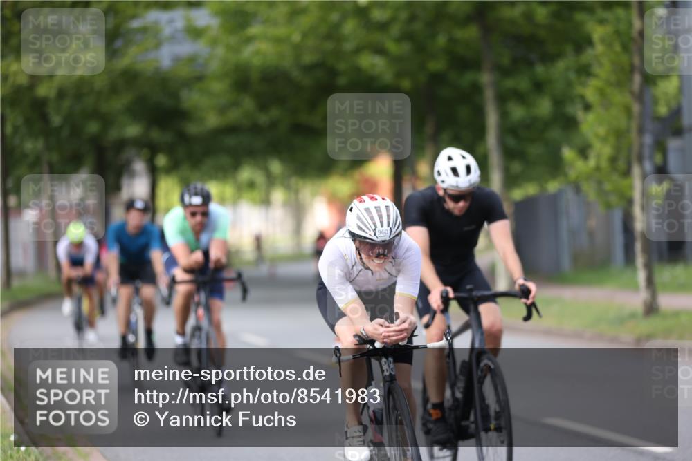 10.08.2025 - GEWOBA Citytriathlon Bremen Yannick Fuchs http://msf.ph/oto/8541983 10.08.2025 12:47:12 Radfahren 573, 583, 622, 640, 645, 659, 675, 733, 751, 760, 769, 792, 875, 960, 981, 1013 meine-sportfotos.de