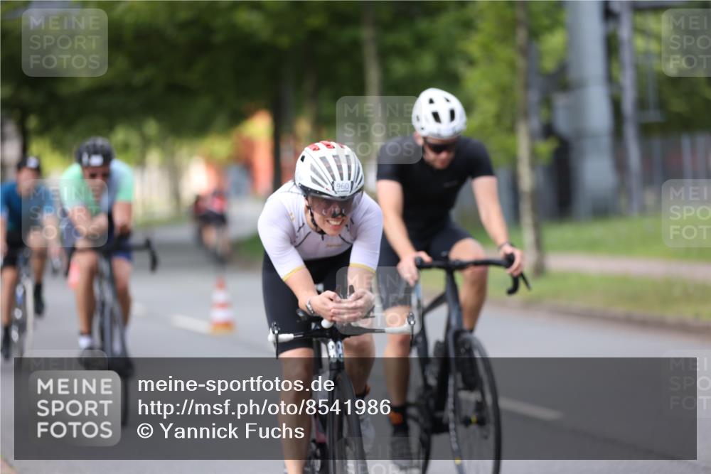 10.08.2025 - GEWOBA Citytriathlon Bremen Yannick Fuchs http://msf.ph/oto/8541986 10.08.2025 12:47:12 Radfahren 573, 583, 622, 640, 645, 659, 675, 733, 751, 760, 769, 792, 875, 960, 981, 1013 meine-sportfotos.de