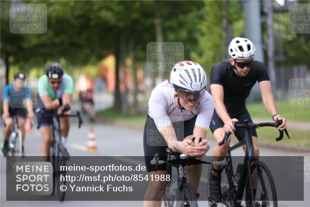 10.08.2025 - GEWOBA Citytriathlon Bremen Yannick Fuchs http://msf.ph/oto/8541988 10.08.2025 12:47:12 Radfahren 573, 583, 622, 640, 645, 659, 675, 733, 751, 760, 769, 792, 875, 960, 981, 1013 meine-sportfotos.de
