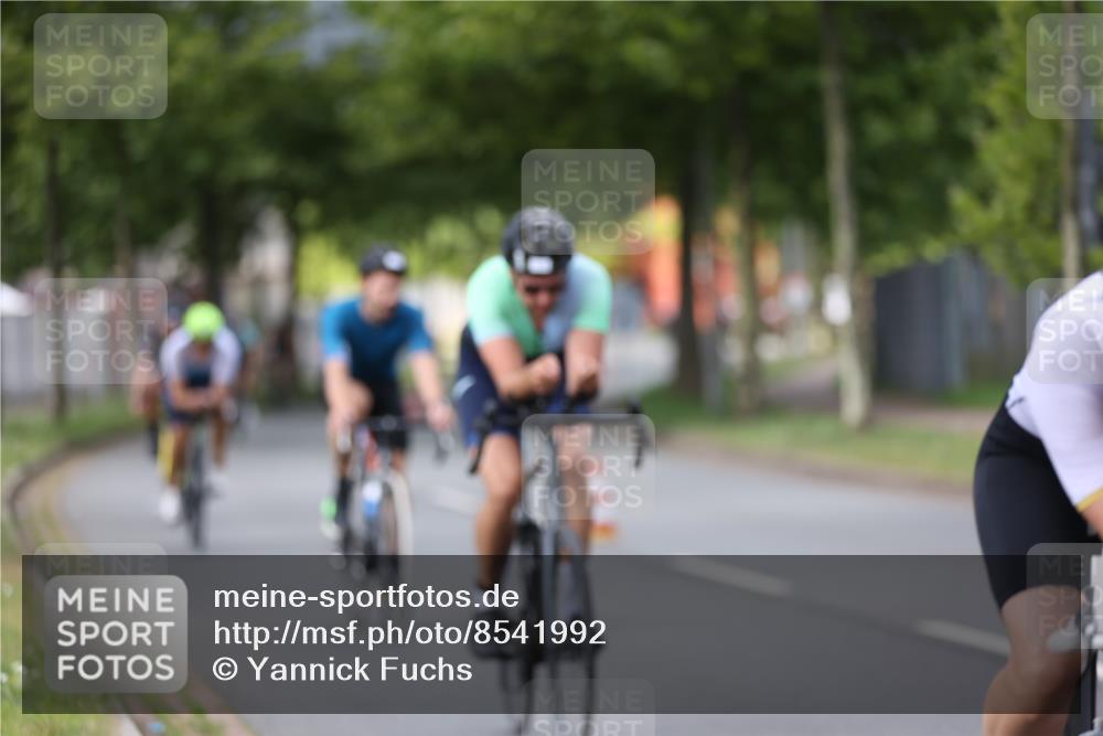 10.08.2025 - GEWOBA Citytriathlon Bremen Yannick Fuchs http://msf.ph/oto/8541992 10.08.2025 12:47:12 Radfahren 573, 583, 622, 640, 645, 659, 675, 733, 751, 760, 769, 792, 875, 960, 981, 1013 meine-sportfotos.de