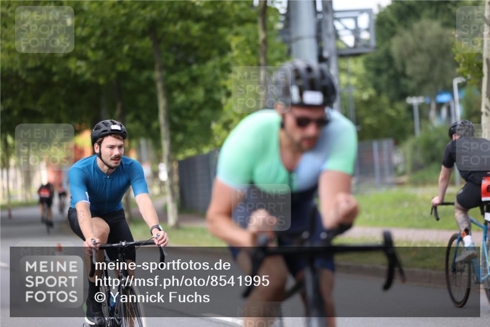 10.08.2025 - GEWOBA Citytriathlon Bremen Yannick Fuchs http://msf.ph/oto/8541995 10.08.2025 12:47:13 Radfahren 573, 583, 622, 640, 645, 659, 675, 733, 751, 760, 769, 792, 875, 960, 981, 1013 meine-sportfotos.de