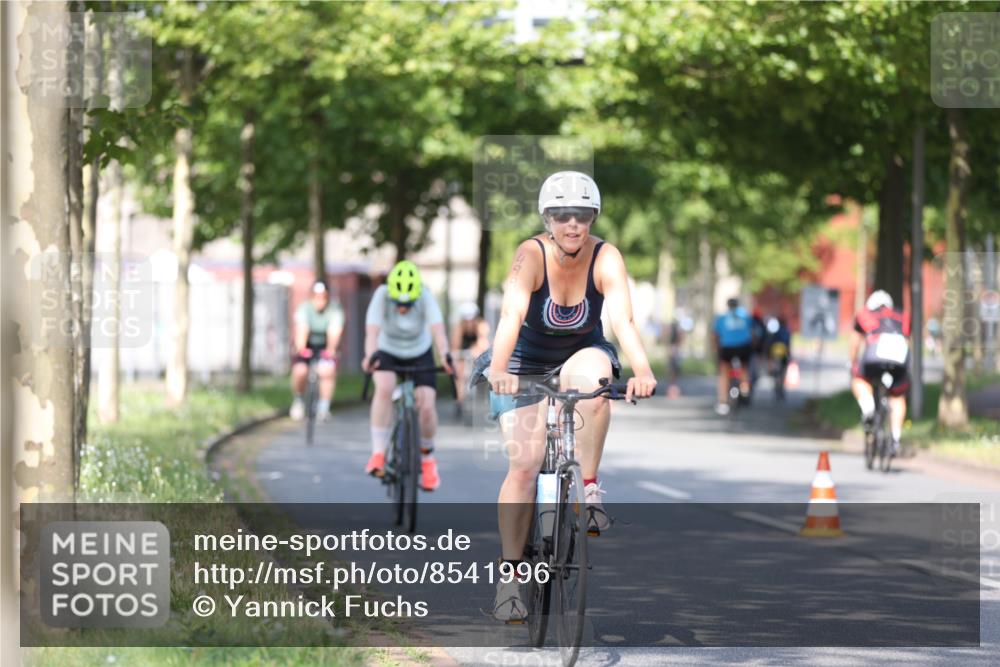 10.08.2025 - GEWOBA Citytriathlon Bremen Yannick Fuchs http://msf.ph/oto/8541996 10.08.2025 10:39:06 Radfahren 35, 111, 113, 165, 215, 417, 472, 498, 499 meine-sportfotos.de