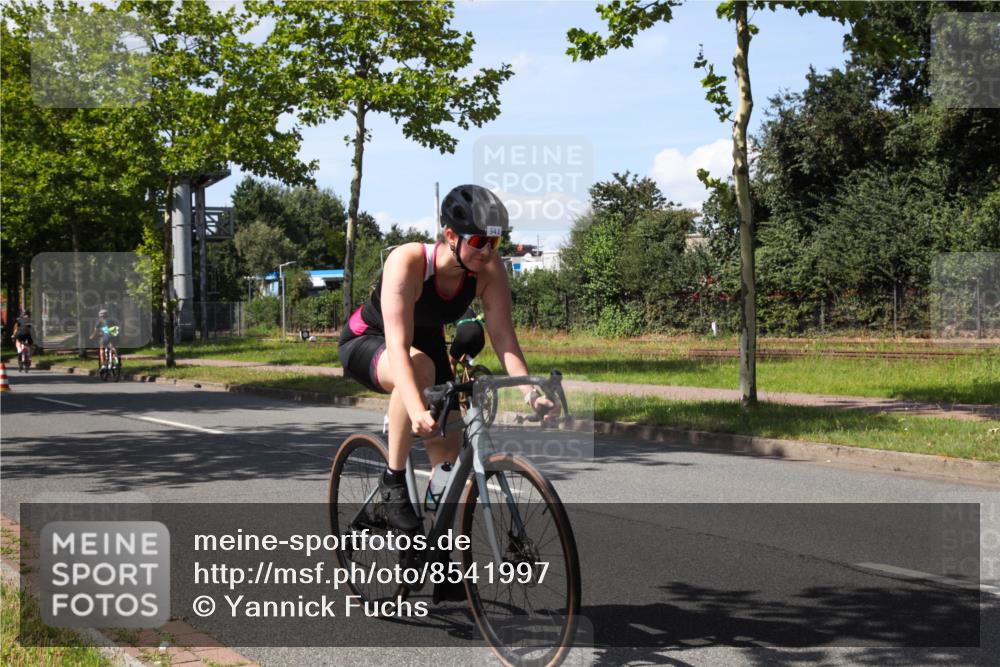10.08.2025 - GEWOBA Citytriathlon Bremen Yannick Fuchs http://msf.ph/oto/8541997 10.08.2025 14:30:44 Radfahren 12, 107, 175, 178, 328, 341, 345, 356, 381, 399, 409, 416, 461, 504, 510 meine-sportfotos.de