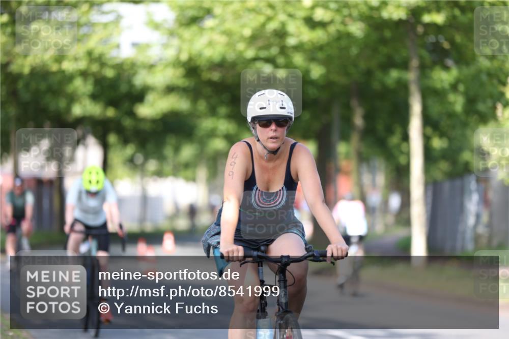 10.08.2025 - GEWOBA Citytriathlon Bremen Yannick Fuchs http://msf.ph/oto/8541999 10.08.2025 10:39:06 Radfahren 35, 111, 113, 165, 215, 417, 472, 498, 499 meine-sportfotos.de