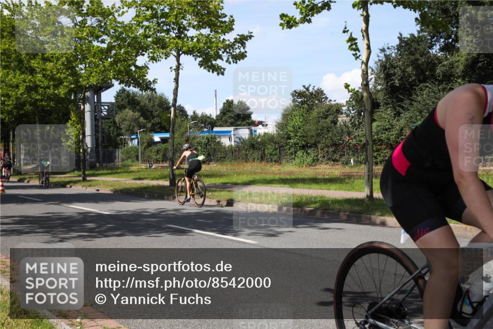 10.08.2025 - GEWOBA Citytriathlon Bremen Yannick Fuchs http://msf.ph/oto/8542000 10.08.2025 14:30:44 Radfahren 12, 107, 175, 178, 328, 341, 345, 356, 381, 399, 409, 416, 461, 504, 510 meine-sportfotos.de