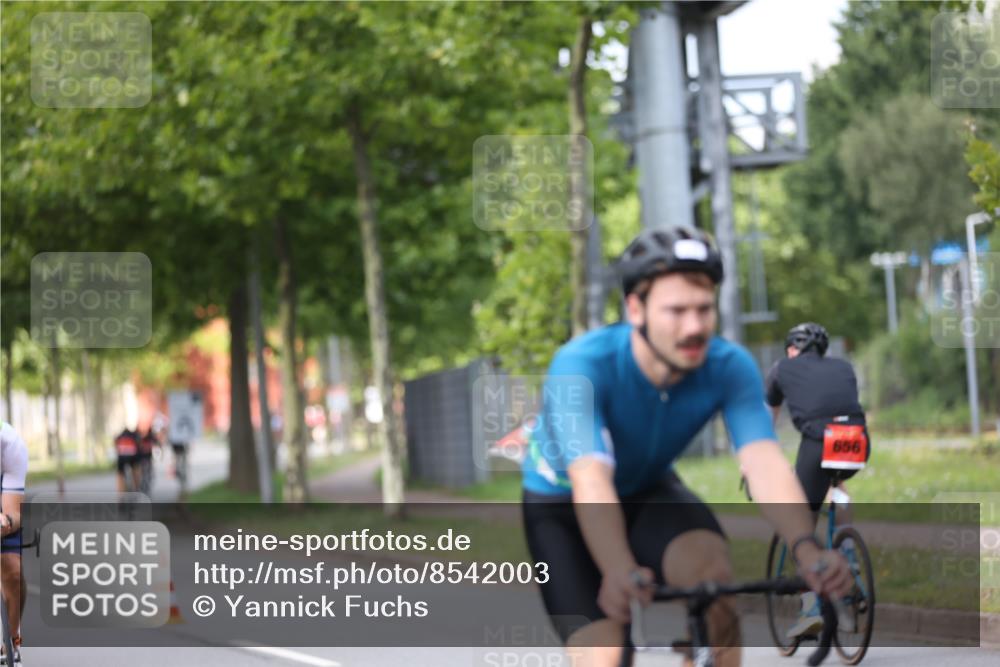 10.08.2025 - GEWOBA Citytriathlon Bremen Yannick Fuchs http://msf.ph/oto/8542003 10.08.2025 12:47:13 Radfahren 573, 583, 622, 640, 645, 659, 675, 733, 751, 760, 769, 792, 875, 960, 981, 1013 meine-sportfotos.de