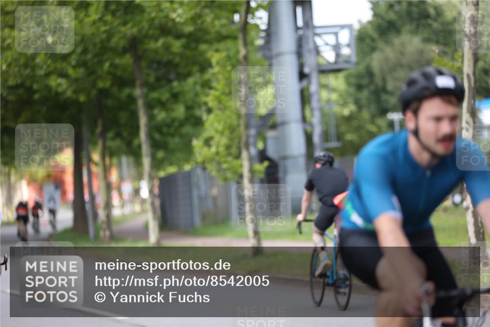 10.08.2025 - GEWOBA Citytriathlon Bremen Yannick Fuchs http://msf.ph/oto/8542005 10.08.2025 12:47:13 Radfahren 573, 583, 622, 640, 645, 659, 675, 733, 751, 760, 769, 792, 875, 960, 981, 1013 meine-sportfotos.de