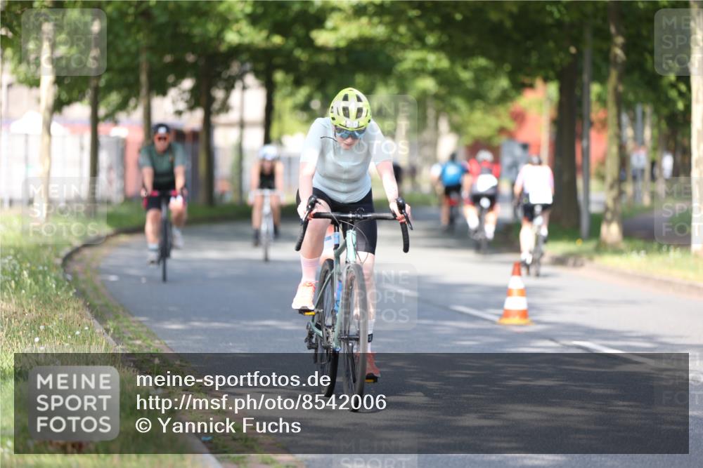 10.08.2025 - GEWOBA Citytriathlon Bremen Yannick Fuchs http://msf.ph/oto/8542006 10.08.2025 10:39:07 Radfahren 35, 107, 111, 113, 165, 215, 417, 472, 498, 499 meine-sportfotos.de