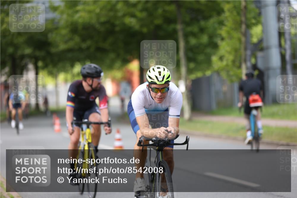 10.08.2025 - GEWOBA Citytriathlon Bremen Yannick Fuchs http://msf.ph/oto/8542008 10.08.2025 12:47:14 Radfahren 573, 583, 622, 640, 645, 659, 675, 732, 733, 751, 760, 769, 792, 875, 960, 981, 1013 meine-sportfotos.de