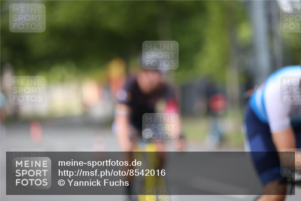 10.08.2025 - GEWOBA Citytriathlon Bremen Yannick Fuchs http://msf.ph/oto/8542016 10.08.2025 12:47:14 Radfahren 573, 583, 622, 640, 645, 659, 675, 732, 733, 751, 760, 769, 792, 875, 960, 981, 1013 meine-sportfotos.de