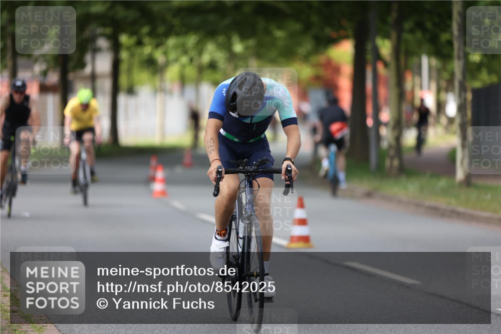 10.08.2025 - GEWOBA Citytriathlon Bremen Yannick Fuchs http://msf.ph/oto/8542025 10.08.2025 12:47:17 Radfahren 573, 622, 640, 645, 654, 659, 675, 732, 733, 751, 769, 792, 875, 960, 981, 1013 meine-sportfotos.de
