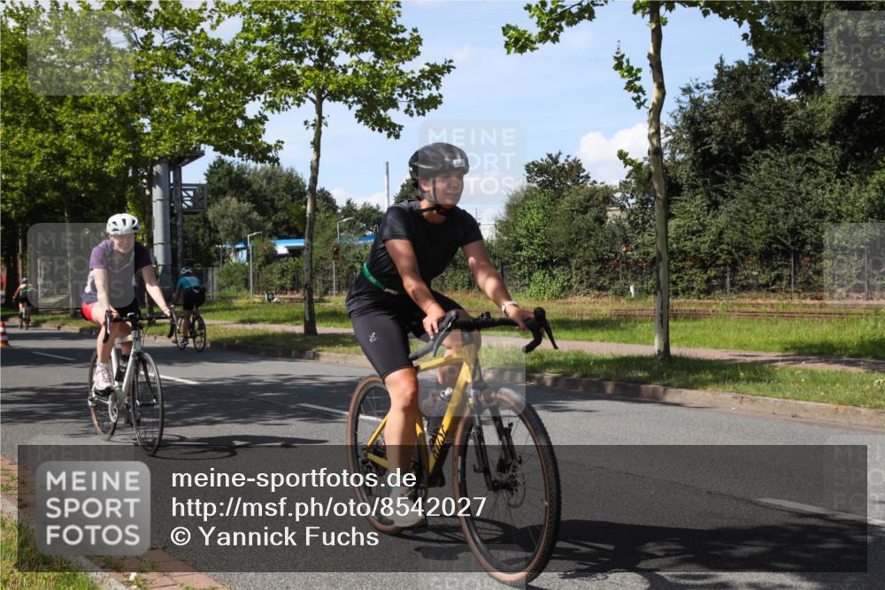 10.08.2025 - GEWOBA Citytriathlon Bremen Yannick Fuchs http://msf.ph/oto/8542027 10.08.2025 14:30:47 Radfahren 12, 107, 175, 178, 328, 341, 345, 356, 381, 399, 409, 416, 461, 504, 510 meine-sportfotos.de