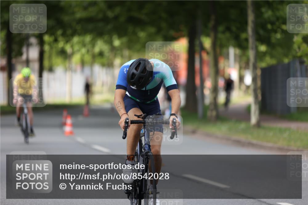 10.08.2025 - GEWOBA Citytriathlon Bremen Yannick Fuchs http://msf.ph/oto/8542028 10.08.2025 12:47:17 Radfahren 573, 622, 640, 645, 654, 659, 675, 732, 733, 751, 769, 792, 875, 960, 981, 1013 meine-sportfotos.de