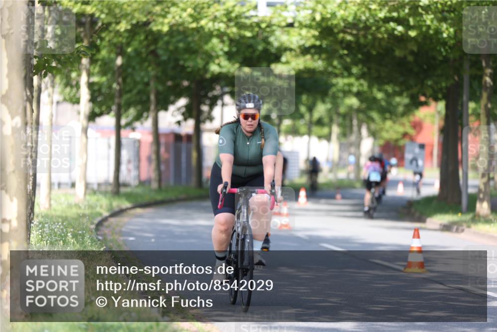 10.08.2025 - GEWOBA Citytriathlon Bremen Yannick Fuchs http://msf.ph/oto/8542029 10.08.2025 10:39:09 Radfahren 35, 107, 111, 113, 165, 215, 417, 472, 498, 499 meine-sportfotos.de