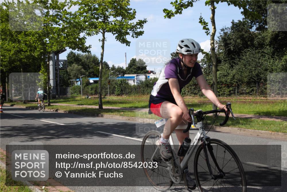 10.08.2025 - GEWOBA Citytriathlon Bremen Yannick Fuchs http://msf.ph/oto/8542033 10.08.2025 14:30:48 Radfahren 12, 107, 175, 178, 328, 341, 345, 356, 368, 381, 399, 409, 416, 461, 504, 510 meine-sportfotos.de