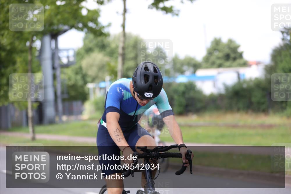 10.08.2025 - GEWOBA Citytriathlon Bremen Yannick Fuchs http://msf.ph/oto/8542034 10.08.2025 12:47:18 Radfahren 573, 622, 640, 645, 654, 659, 675, 732, 733, 751, 769, 792, 875, 960, 981, 1013 meine-sportfotos.de